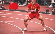 开云体育登录-足球赛事中球员敬业拼搏，冲击冠军