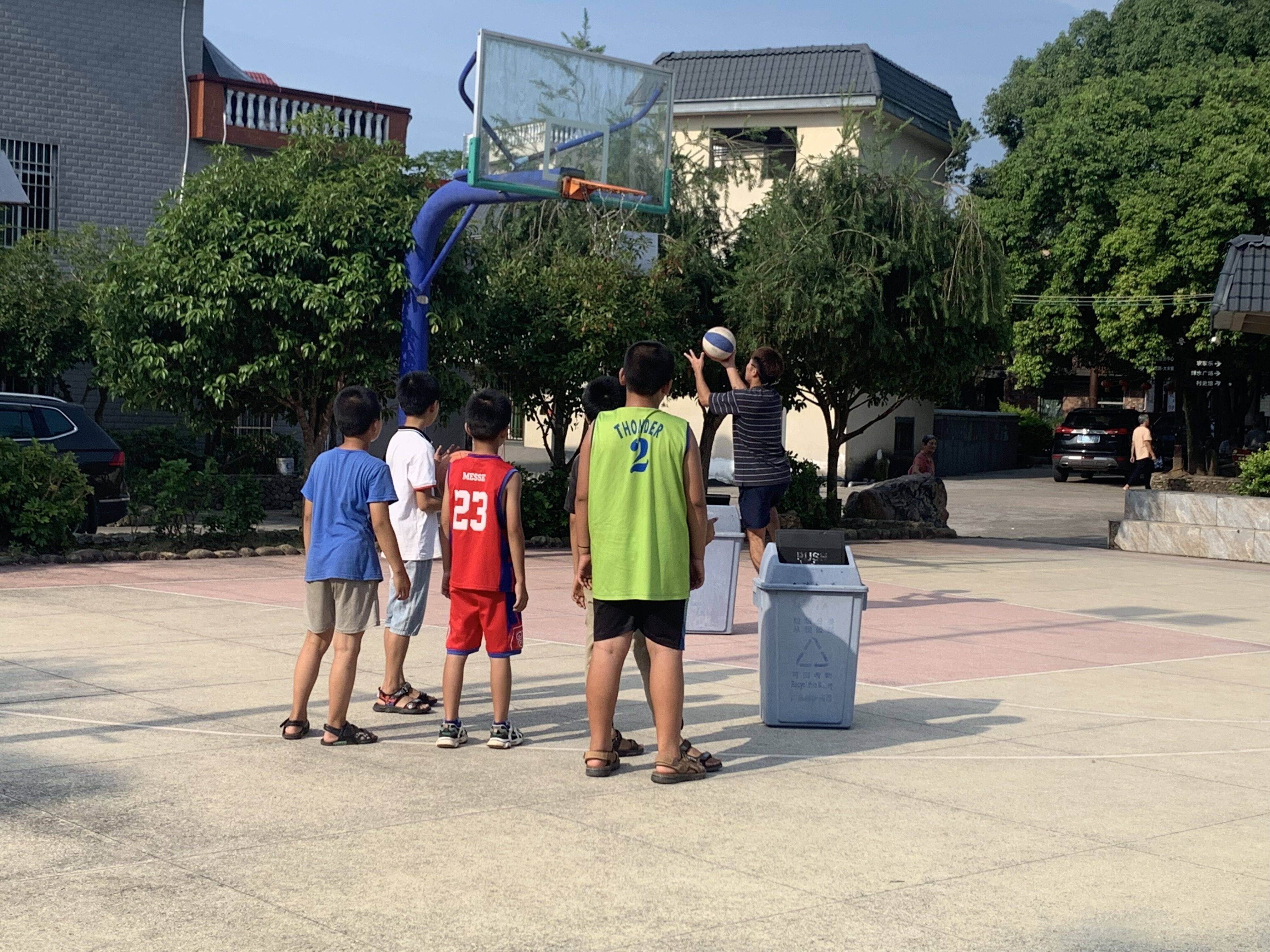 竞技体操选手兼职篮球训练，技能进步明显的简单介绍