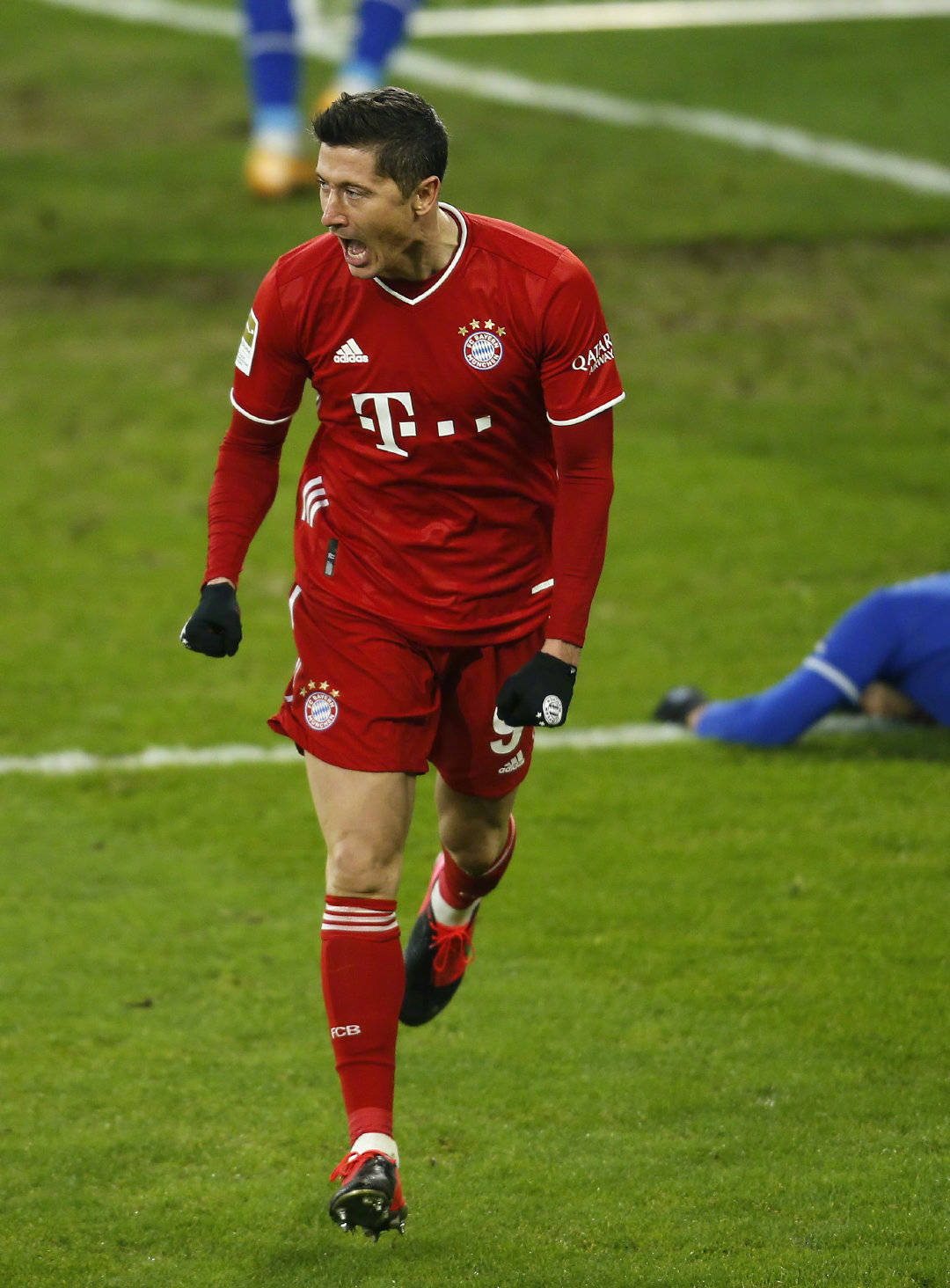 沙尔克客场再度失利,排名继续下滑的简单介绍 沙尔克客场再度失利,排名继续下滑的简单介绍