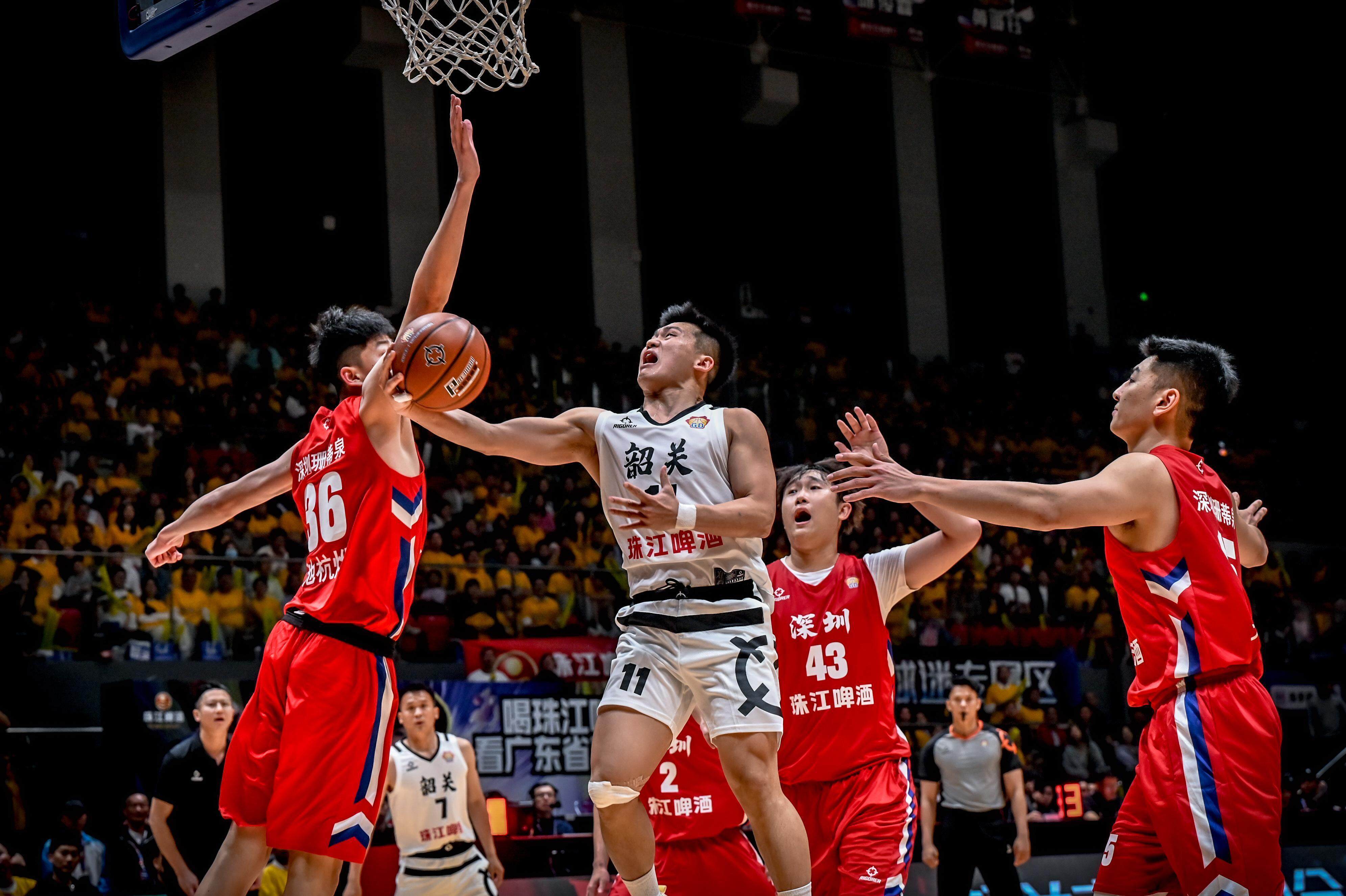 广东男篮碾压辽宁,开门红助攻 广东男篮碾压辽宁,开门红助攻