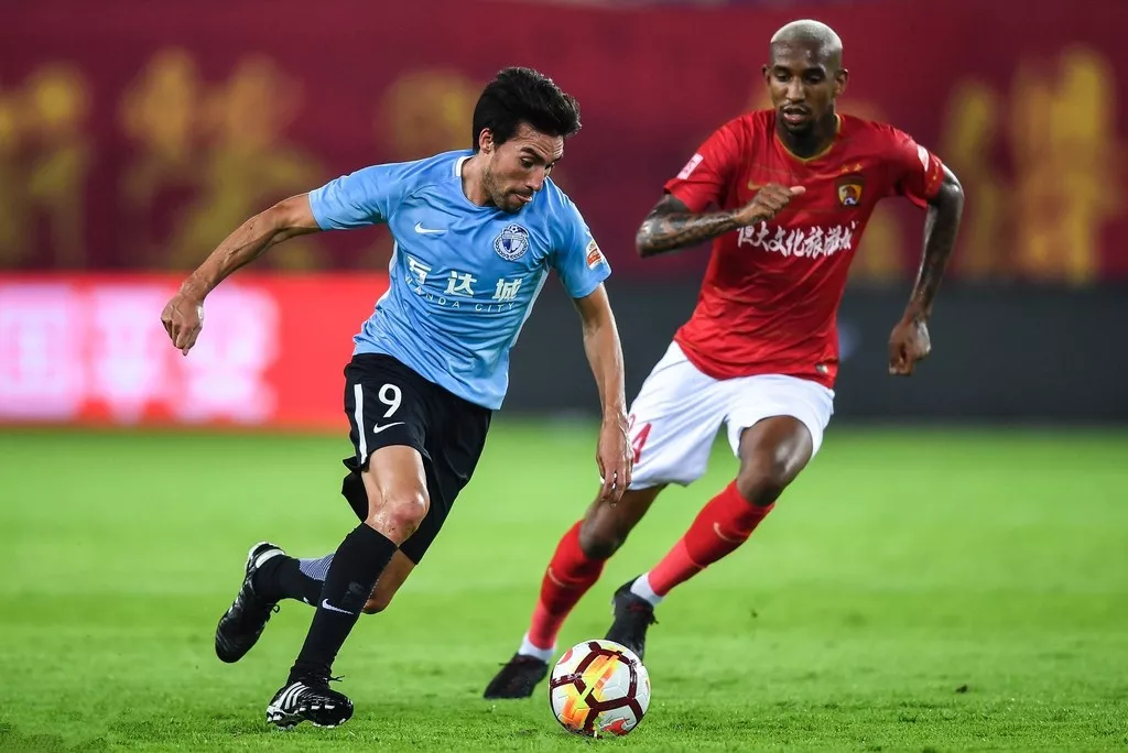 恒大客场大胜重庆,继续保持领先优势 恒大客场大胜重庆,继续保持领先优势