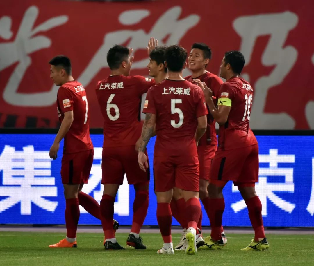 关于上海上港客场一球小胜重庆斯威，保持不败记录的信息
