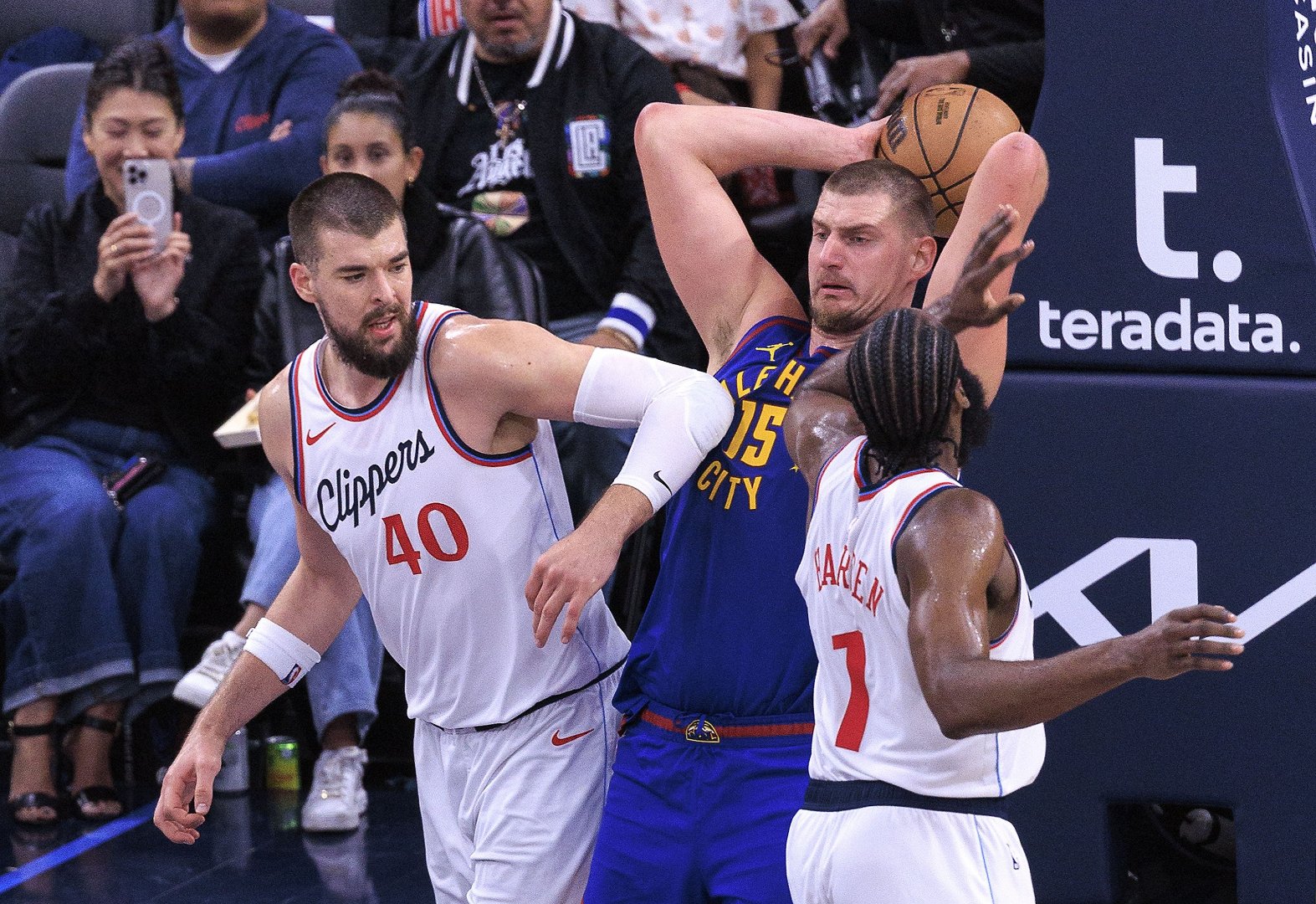 掘金击败湖人，带赛点进入西部半决赛