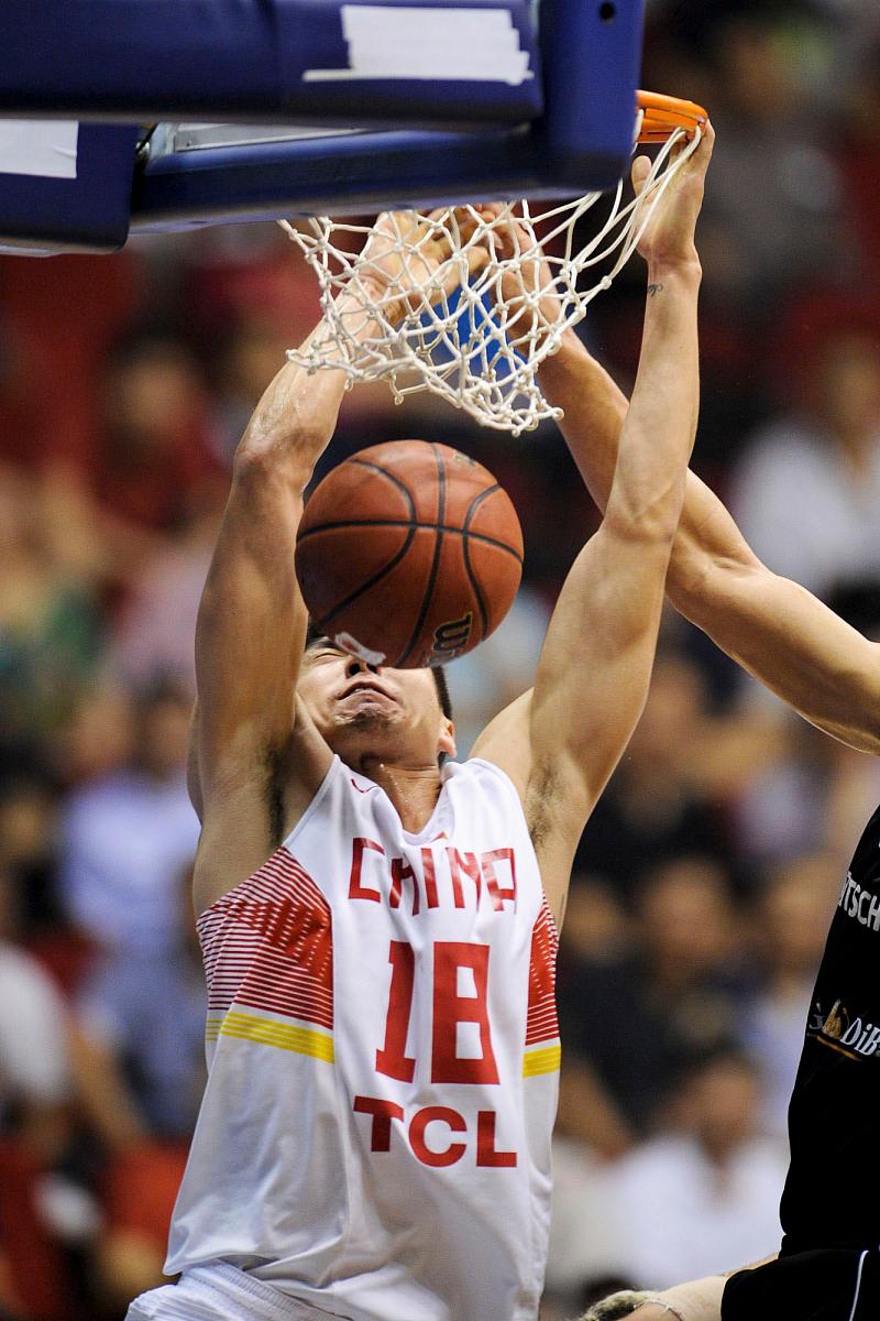 主力球员受伤急需调整战术，备战重要比赛